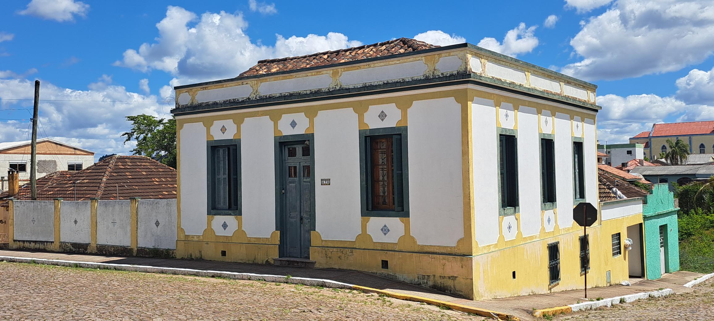 EXCELENTE IMÓVEL RESIDENCIAL NO CENTRO